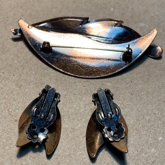 Vintage copper jewelry bundle clip on earrings and brooch - Picture 5 of 12